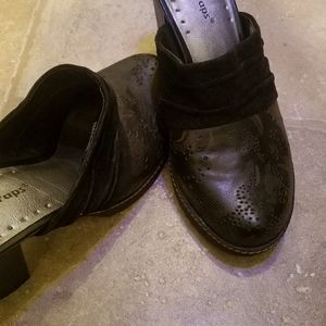 Womens Bare Traps Clogs